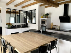 Cuisine sur-mesure réalisée dans un esprit familial et convivial Cuisine sur-mesure réalisée dans un esprit familial et convivial